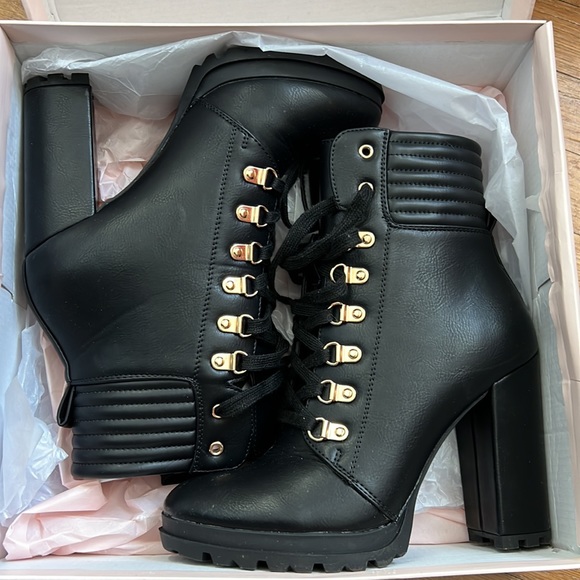 Cute lace up lug bootie - Picture 7 of 10